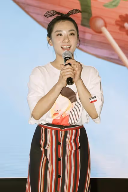 「體操皇后」劉璇轉型拍戲,也依舊少女感滿滿,蝴蝶結造型太減齡