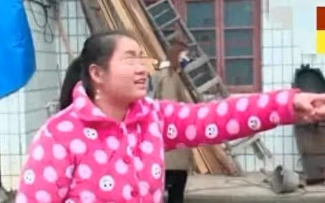 40歲女子，強迫婆婆每月交1000元生活費，直言：你就是個下堂母