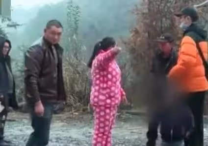 40歲女子，強迫婆婆每月交1000元生活費，直言：你就是個下堂母