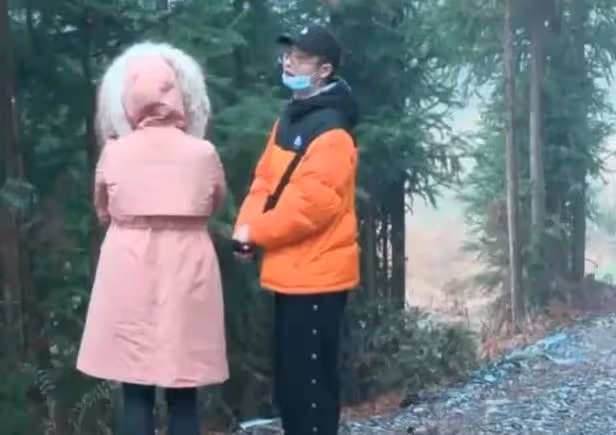 40歲女子，強迫婆婆每月交1000元生活費，直言：你就是個下堂母