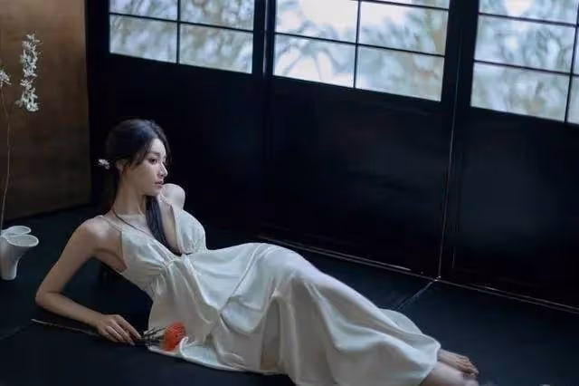 《狂飆》「高啟蘭」隆妮大秀事業線!膚白貌美性感撩人