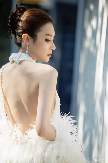 《狂飆》「高啟蘭」隆妮大秀事業線!膚白貌美性感撩人
