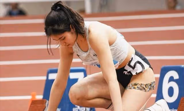 夏思凝運動褲尺度大遭網友吐槽:吳艷妮都沒敢這麼穿