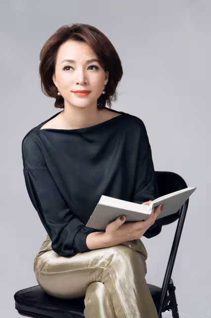 董卿年輕時候的照片被曝光,網友高呼這顏值不當演員可惜了