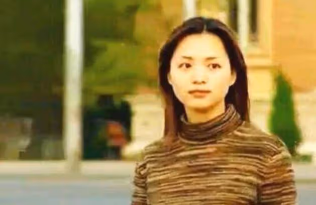 董卿年輕時候的照片被曝光,網友高呼這顏值不當演員可惜了