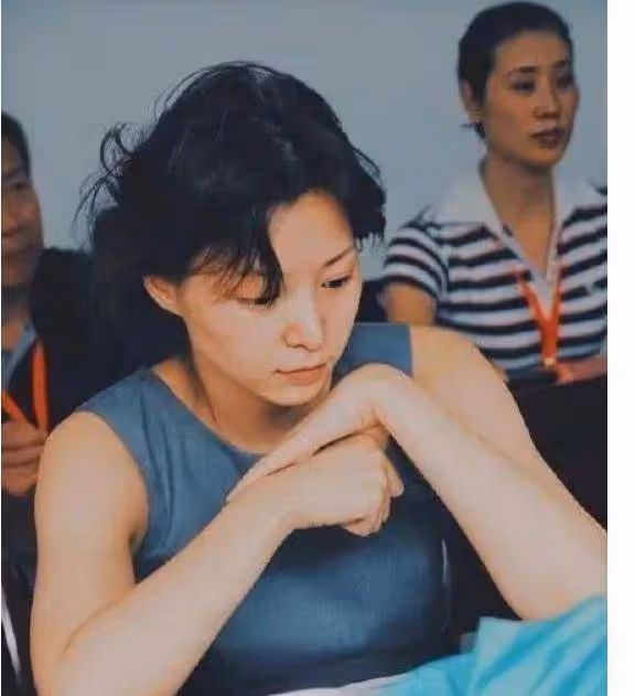 董卿年輕時候的照片被曝光,網友高呼這顏值不當演員可惜了