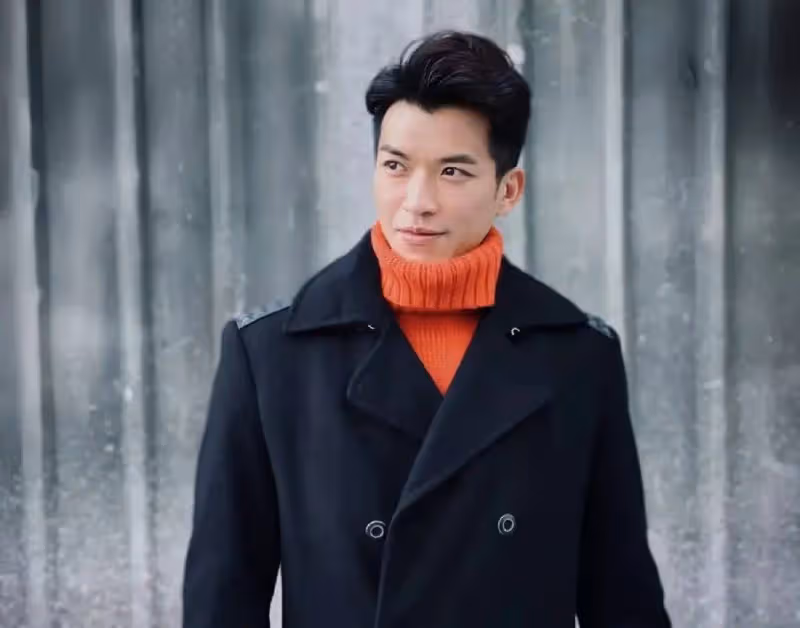 恭喜!TVB知名帥氣男星被曝秘密訂婚,摟抱圈外女友親密照流出