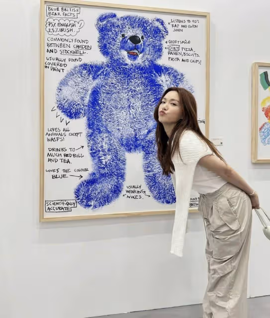 TVB花旦嫁視帝馬國明做闊太!背12萬名牌包亮相畫展,狀態惹人羨