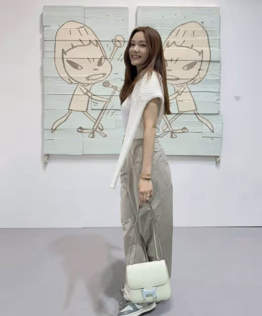 TVB花旦嫁視帝馬國明做闊太!背12萬名牌包亮相畫展,狀態惹人羨