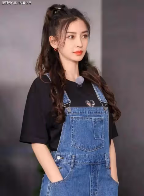 35歲楊穎和25歲楊超越一個咖位,不僅顏值被秒殺,口碑更尷尬