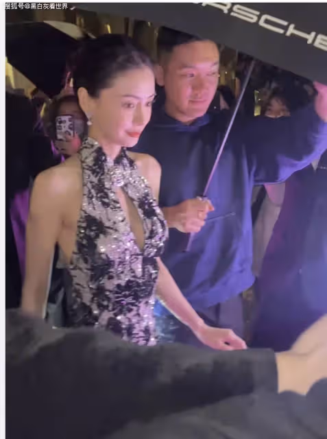 35歲楊穎和25歲楊超越一個咖位,不僅顏值被秒殺,口碑更尷尬