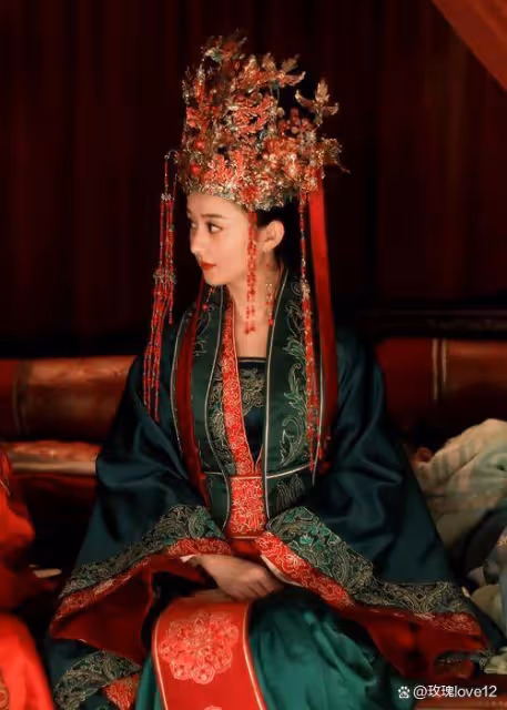 趙麗穎,芙蓉如面柳如眉,對此如何不淚垂