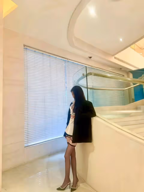 魅力四射的黑絲高跟：一雙美腿的時尚秘籍！