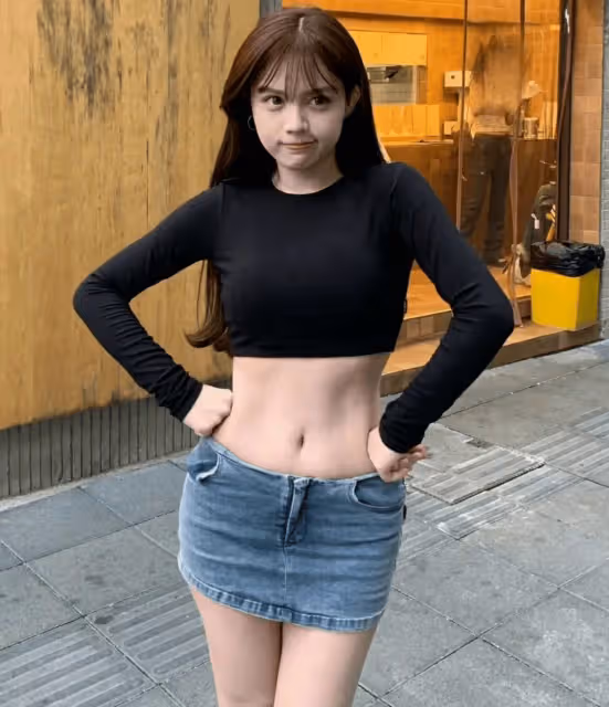梨型身材美，短款漏背衫加分！完美秀出背部曲線，自信時尚！