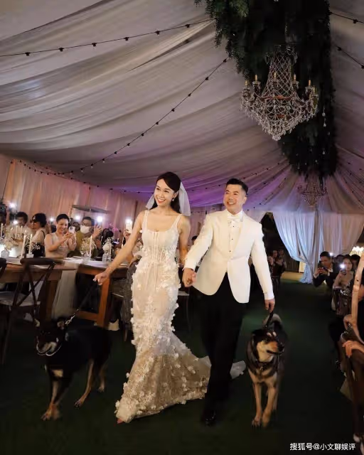 黃心穎結婚半年家庭聚會,老公和百億姐夫搭肩合影像兄弟