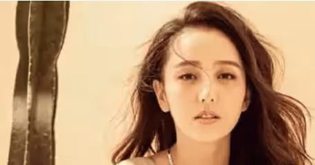 佟麗婭學生舊照曝光,網友盛讚「國寶級美貌」!歲月未曾減損她的絕色?