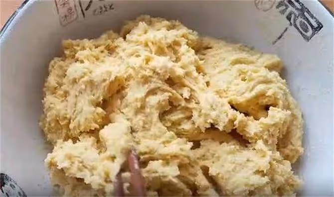 一碗玉米面,2斤豆角,簡單一做,飯菜一鍋出,營養美味又省時