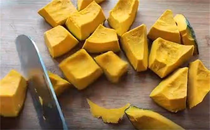 一碗玉米面,2斤豆角,簡單一做,飯菜一鍋出,營養美味又省時