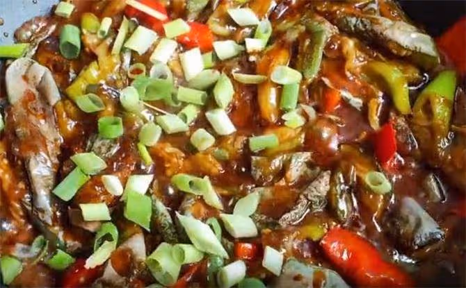 不用油炸,也能做出好吃燒茄子,關鍵就在腌制這一步,真的超下飯