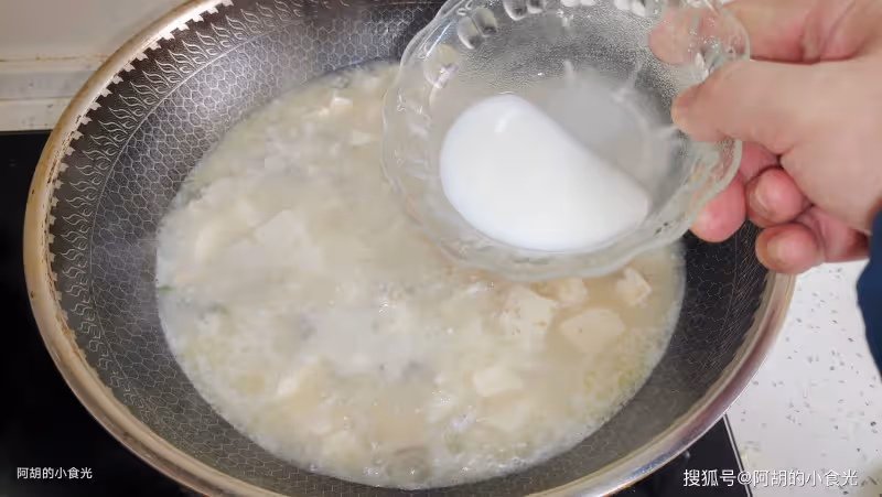 豆腐和它太絕配,一碗全是優質蛋白!煮出羹一碗,鮮香滑嫩,一人一碗鮮到飛起