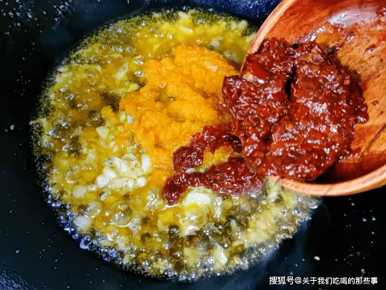買小龍蝦,到底選青色還是紅色?原來差別這麼大,以後別再亂買了