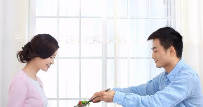「我娃比你娃金貴得睡主臥」離婚小姑霸占嫂子房,當場被嫂子打蒙