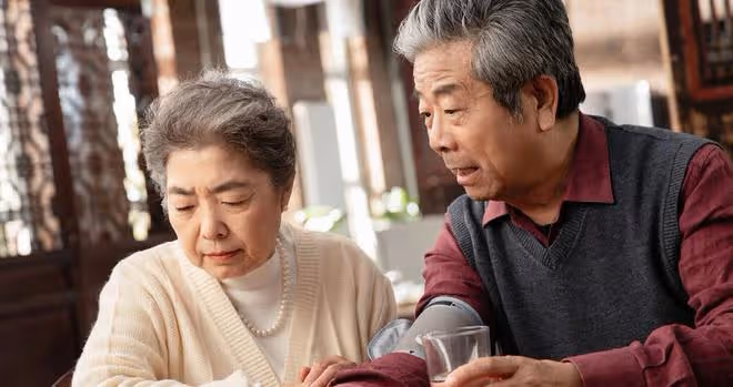 85歲大爺哭訴:請親戚做住家保姆,前期很美好,後期很憤怒