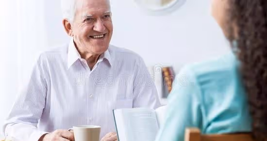 75歲大爺怒斥47歲女保姆不正經，大爺：我是正經人，請你自重