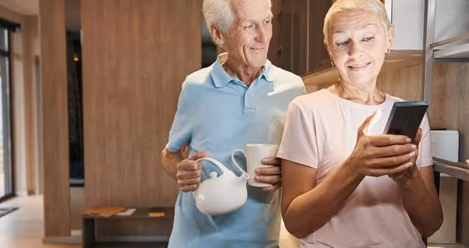 44歲女人:給78歲老太做住家保姆,月薪8800,可我還是選擇辭職