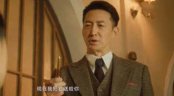 《追風者》直到黃秘書、妻子背叛,沈圖南才知道,魏若來是對的