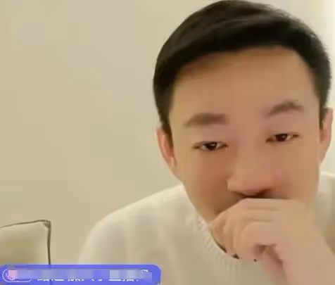 汪小菲求婚成功後首露面，帶未婚妻出門溜達，面容憔悴眼底發紅