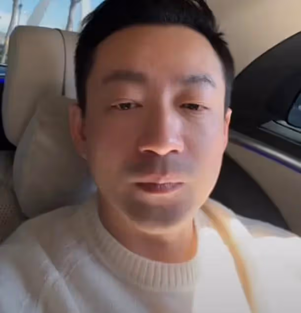 汪小菲求婚成功後首露面，帶未婚妻出門溜達，面容憔悴眼底發紅