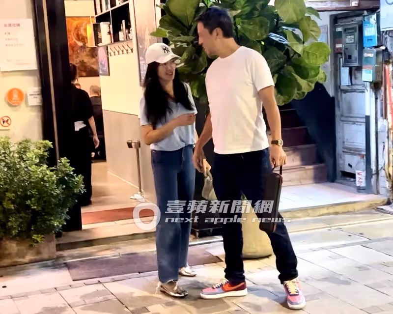 狗仔直擊｜《繁花》林熙蕾結婚13周年繡球花搞定　被老公甜擁懷中街頭放閃