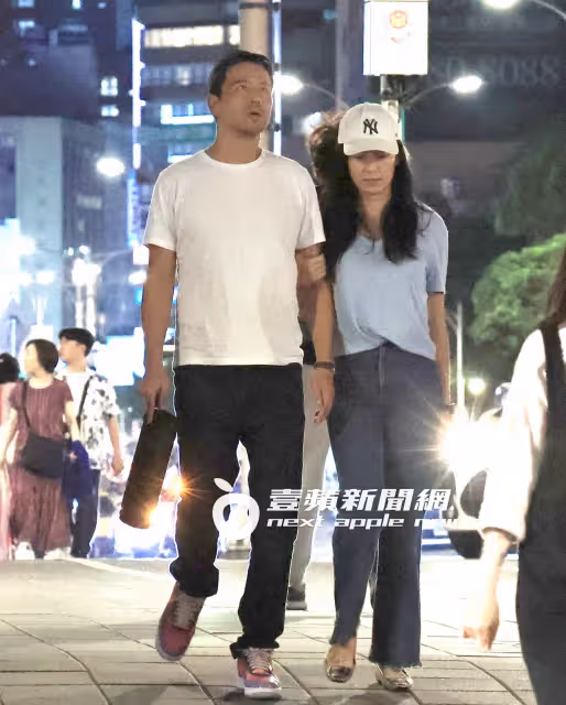 狗仔直擊｜《繁花》林熙蕾結婚13周年繡球花搞定　被老公甜擁懷中街頭放閃