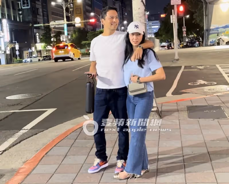 狗仔直擊｜《繁花》林熙蕾結婚13周年繡球花搞定　被老公甜擁懷中街頭放閃