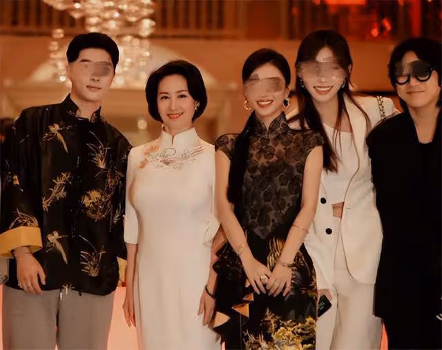 何超瓊董明珠合體,何超瓊眾星捧月,董明珠被忽略,還主動示好!
