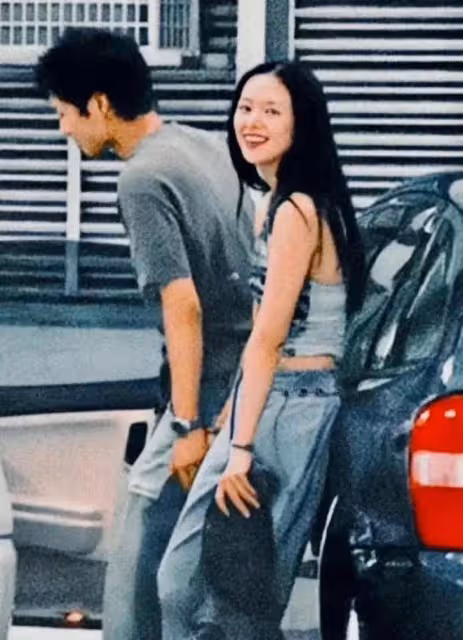 豪門不好當!霍啟剛弟弟慈善晚宴當陪客,給富婆倒酒陪笑太謙卑!