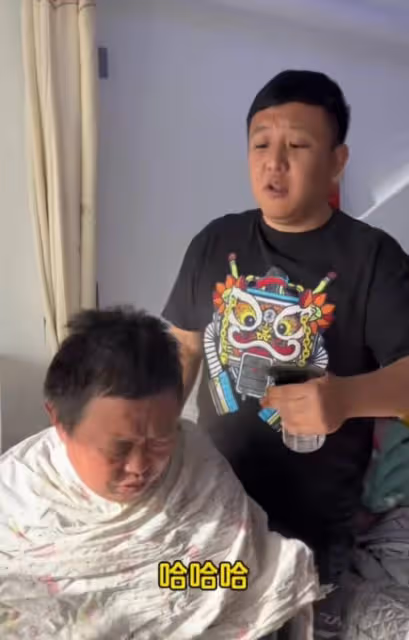 網紅五大姥爺去世,網傳他被兒媳虐待兒子不管,真相其實更殘酷!