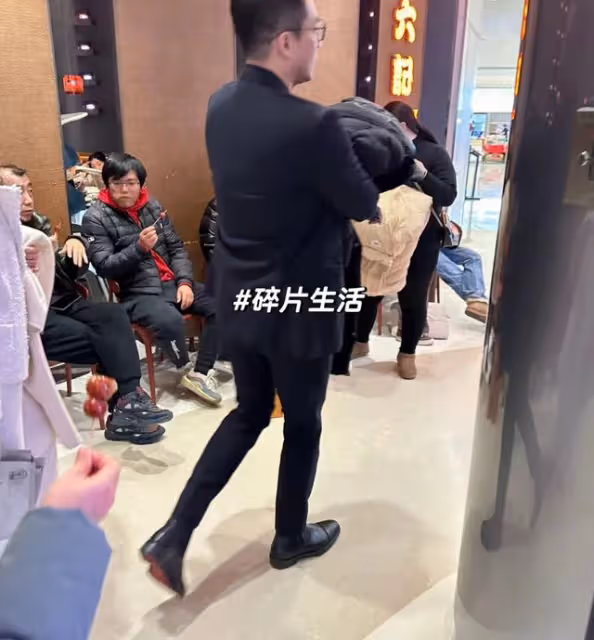 汪小菲帶老婆巡店,馬小梅背15萬愛馬仕派頭足,去年10月就戀愛了