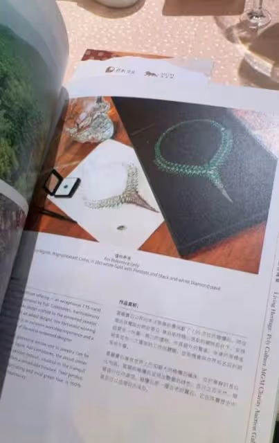 太難得！何超瓊董明珠同框合影，相差9歲風采各不同，眼神很相似