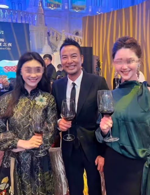 太難得!何超瓊董明珠同框合影,相差9歲風采各不同,眼神很相似