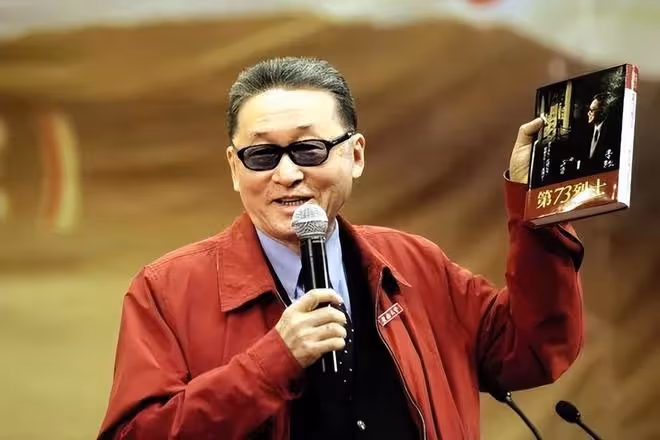 10個名人離世前鏡頭:路遙癱在床上,李敖插鼻管,喬布斯骨瘦如柴