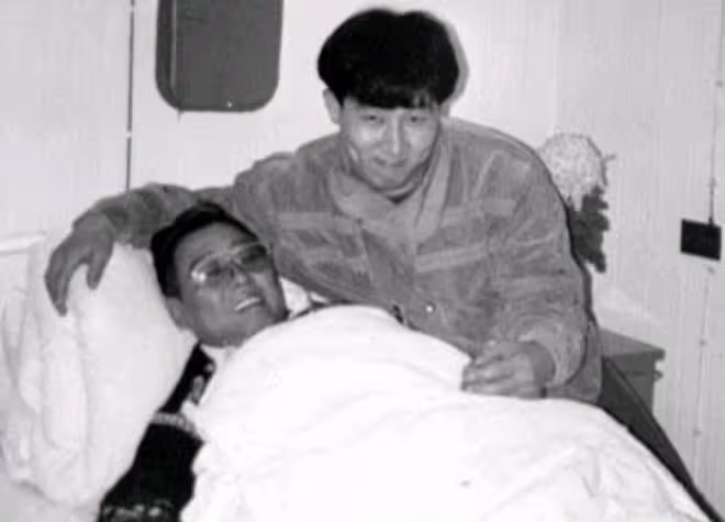 10個名人離世前鏡頭:路遙癱在床上,李敖插鼻管,喬布斯骨瘦如柴