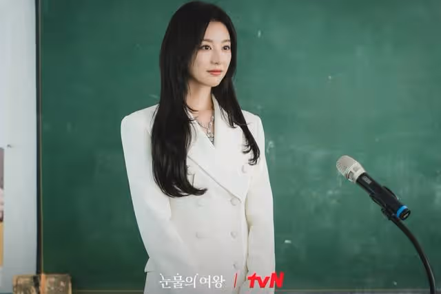 金智媛曾被質疑沒有魅力爆紅,憑《淚之女王》受肯定