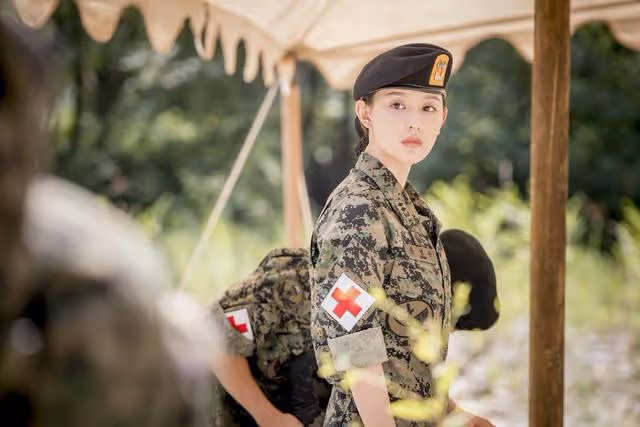 金智媛曾被質疑沒有魅力爆紅,憑《淚之女王》受肯定