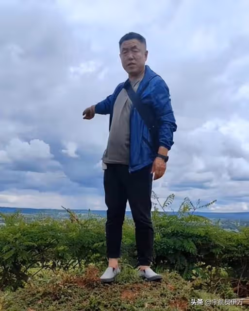 遼寧大爺遭前妻拋棄,去非洲撈金意外娶三個嬌妻,如今成人生贏家