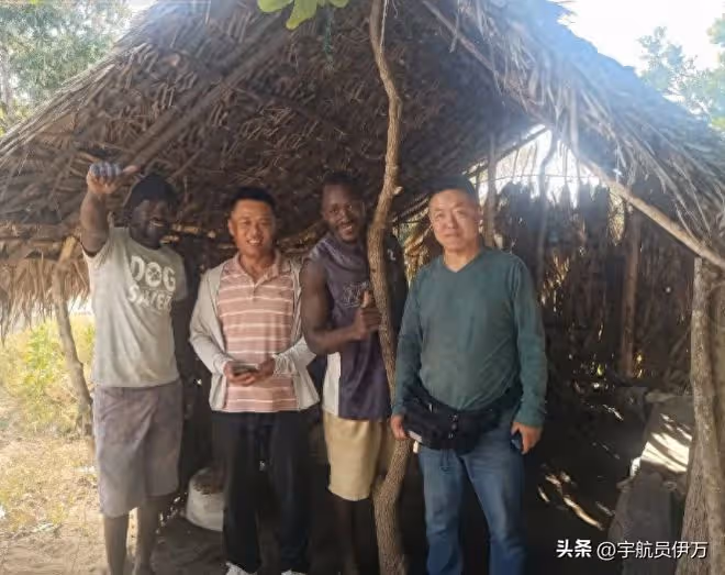 遼寧大爺遭前妻拋棄,去非洲撈金意外娶三個嬌妻,如今成人生贏家