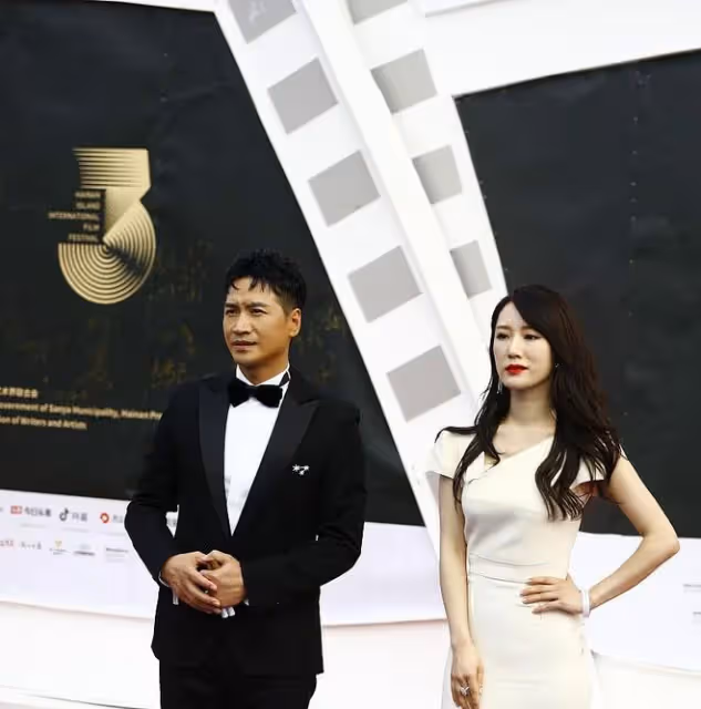 李念保養得真好,近照也精緻,穿魚尾裙真美,不愧是「富家太太」