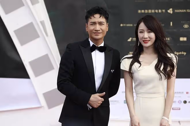 李念保養得真好,近照也精緻,穿魚尾裙真美,不愧是「富家太太」