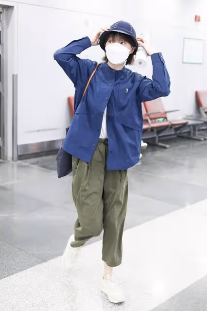 中性風太顯嫩?30+的焦俊艷利落短髮配西裝,挺有「小女孩」氣